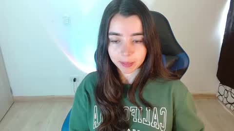 Snapshot of anarosse__ chatting on 02.12.25 ana 3 online show from 02.12.25