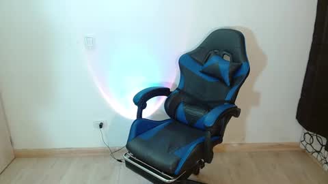 Snapshot of anarosse__ chatting on 02.21.25 ana 3 online show from 02.21.25