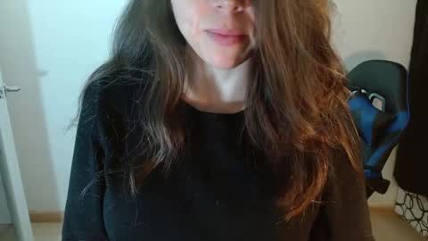 Snapshot of anarosse__ chatting on 02.22.25 ana 3 online show from 02.22.25