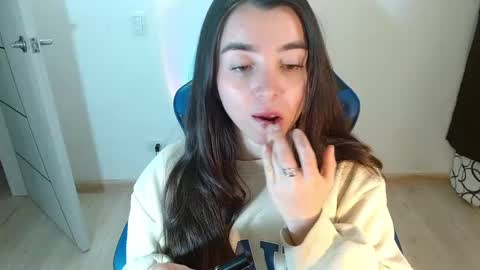 Snapshot of anarosse__ chatting on 02.28.25 ana 3 online show from 02.28.25