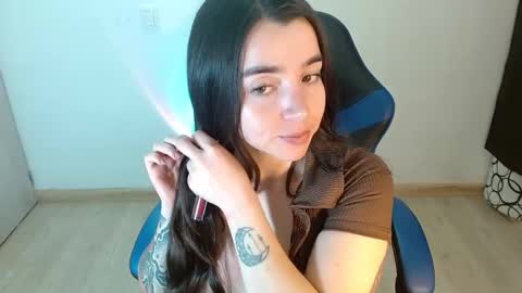 Snapshot of anarosse__ chatting on 03.08.25 ana 3 online show from 03.08.25