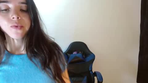 Snapshot of anarosse__ chatting on 03.11.25 ana 3 online show from 03.11.25