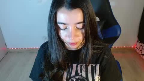 Snapshot of anarosse__ chatting on 09.10.25 ana 3 online show from 09.10.25