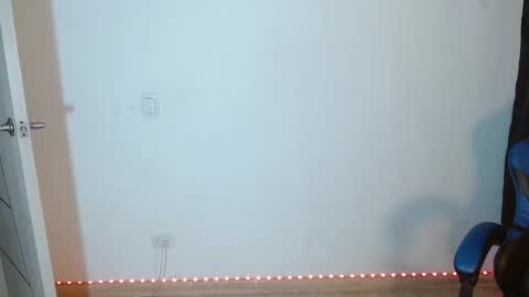 Snapshot of anarosse__ chatting on 09.18.25 ana 3 online show from 09.18.25