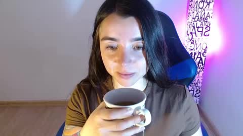 Snapshot of anarosse__ chatting on 10.27.25 ana 3 online show from 10.27.25