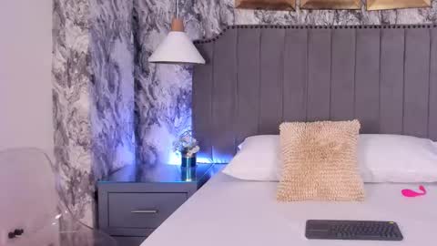 Mia online show from 09.26.25