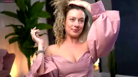 AnastasiaMills online show from 12.16.25