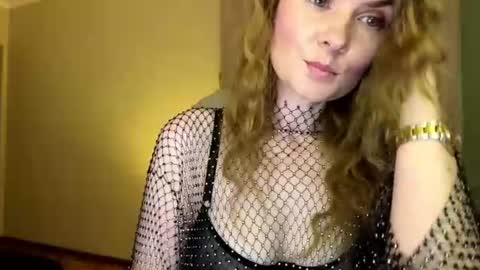 Snapshot of anavelle chatting on 06.20.26 Ana online show from 06.20.26