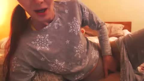 Snapshot of andrasweetie chatting on 02.08.26 Andra online show from 02.08.26