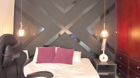 A N D R E online show from 02.23.25