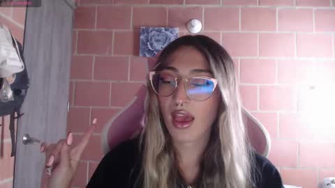 Snapshot of andrea_camila chatting on 02.03.26 Andrea online show from 02.03.26