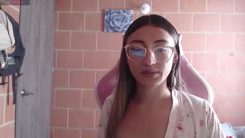 Snapshot of andrea_camila chatting on 02.12.26 Andrea online show from 02.12.26