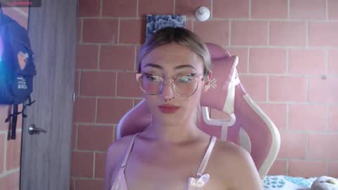 Snapshot of andrea_camila chatting on 03.25.26 Andrea online show from 03.25.26