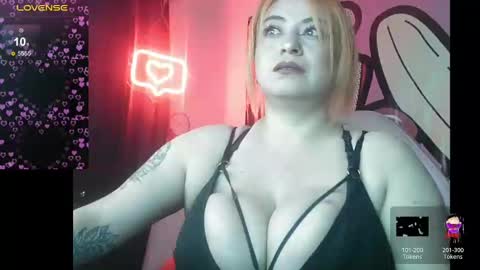 Snapshot of andrea_saenz_ chatting on 01.10.25             online show from 01.10.25