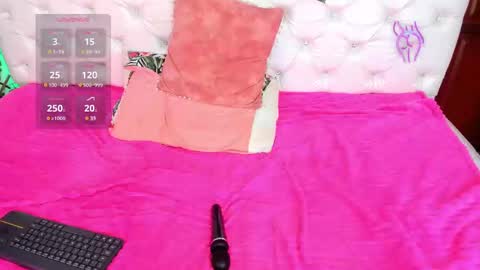 Naomi Andrea Daviss online show from 01.11.25