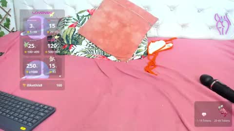 Naomi Andrea Daviss online show from 11.22.25