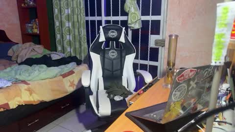 Snapshot of andrelabuda9 chatting on 10.19.25 Andre Labuda online show from 10.19.25