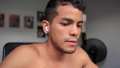 Snapshot of andres_vargas_ chatting on 10.09.25 Andres online show from 10.09.25