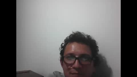 Snapshot of andresfloga chatting on 10.14.25 andresfloga online show from 10.14.25