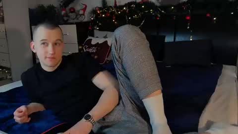 Snapshot of andress_rou chatting on 12.18.24 andress_rou online show from 12.18.24