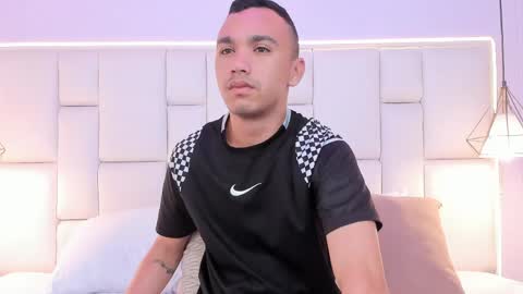 Snapshot of andressolorzano chatting on 05.19.26 Andres online show from 05.19.26