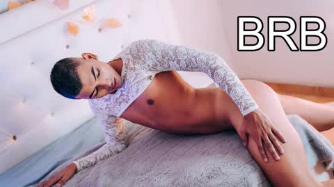 Andrew Jones Independient model  online show from 02.11.25