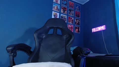 Snapshot of andrew_hoult chatting on 12.02.24 Andrew online show from 12.02.24