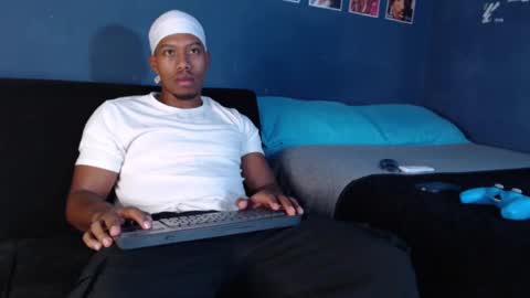 Snapshot of andrew_hoult chatting on 02.05.25 Andrew online show from 02.05.25