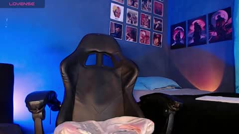 Snapshot of andrew_hoult chatting on 10.10.25 Andrew online show from 10.10.25