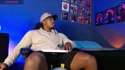 Snapshot of andrew_hoult chatting on 10.16.25 Andrew online show from 10.16.25