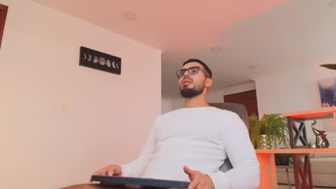 Snapshot of andrew_west_ chatting on 01.18.26 ANDREW WEST online show from 01.18.26