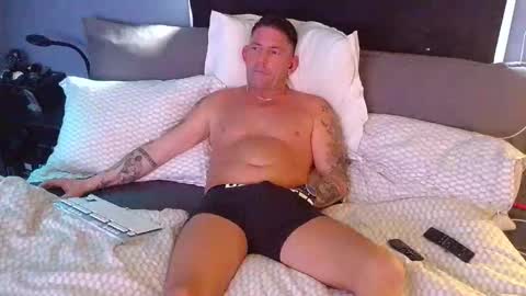 Snapshot of andrjoer chatting on 10.29.25 andrjoer online show from 10.29.25