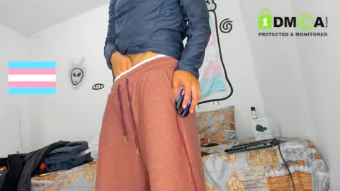 Snapshot of androgynous_love chatting on 03.07.25 hugeclit online show from 03.07.25