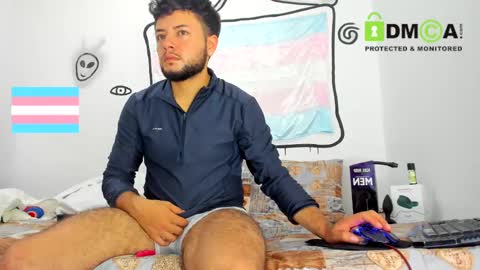 Snapshot of androgynous_love chatting on 03.08.25 hugeclit online show from 03.08.25