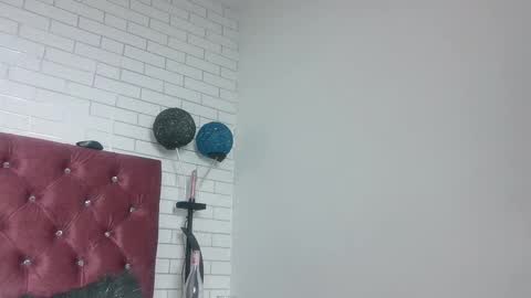 Snapshot of andromedashine chatting on 02.15.25 vero paez online show from 02.15.25