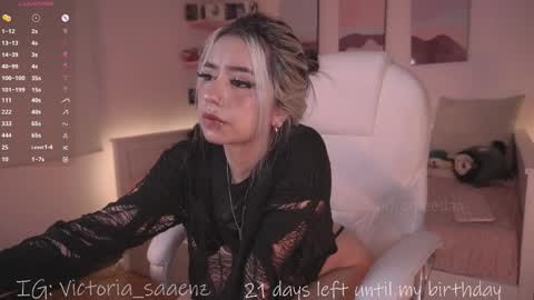 Victoria Senz  online show from 11.22.25