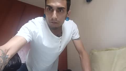 Snapshot of andsexbi69 chatting on 10.27.25 andsexbi69 online show from 10.27.25