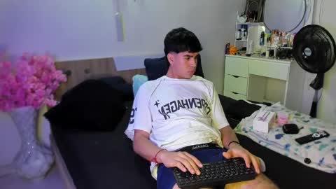 andy_wood1 online show from 06.04.26