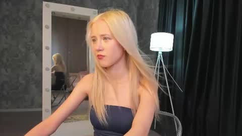 Snapshot of anellyball_ chatting on 07.18.26 Anelly online show from 07.18.26