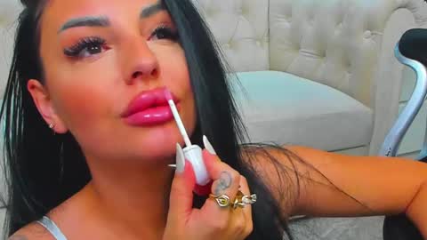 Snapshot of anemariejolie chatting on 02.11.25 Anne online show from 02.11.25