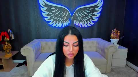 Snapshot of anemariejolie chatting on 10.05.25 Anne online show from 10.05.25