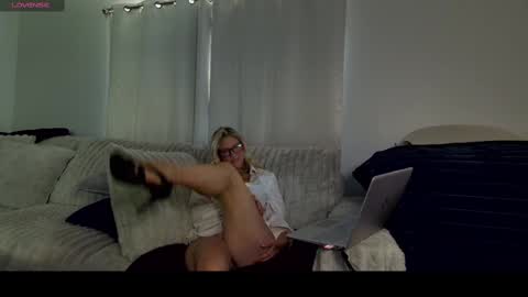 angel01432023 online show from 10.29.25