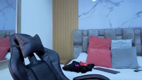 Snapshot of angel__kiss chatting on 10.16.25 angel__kiss online show from 10.16.25