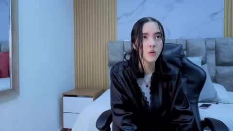 Snapshot of angel__kiss chatting on 10.17.25 angel__kiss online show from 10.17.25