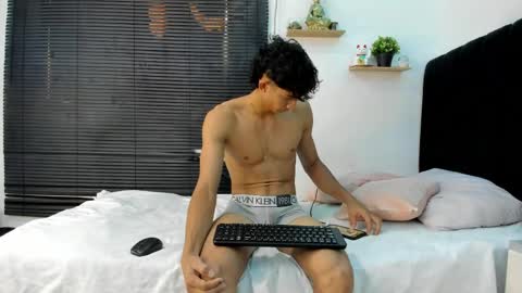 Snapshot of angel_boy0 chatting on 05.30.26 angel_boy0 online show from 05.30.26