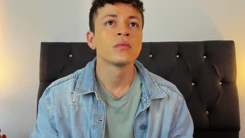 Angel Cuervo online show from 01.12.25