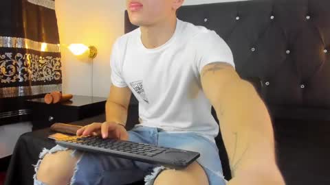 Angel Cuervo online show from 02.15.25