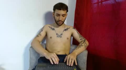 Snapshot of angel_kyrozz chatting on 10.10.25 angel_kyrozz online show from 10.10.25