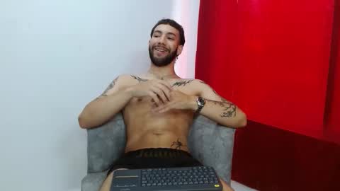 Snapshot of angel_kyrozz chatting on 10.20.25 angel_kyrozz online show from 10.20.25