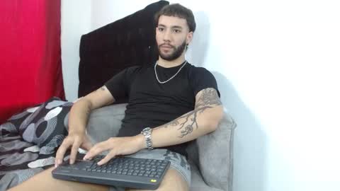 Snapshot of angel_kyrozz chatting on 10.23.25 angel_kyrozz online show from 10.23.25